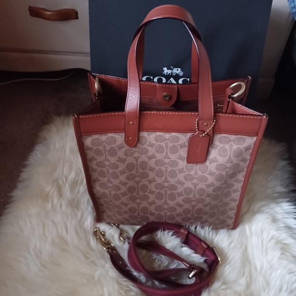 EUC, Coach Field Tote - Picture 2 of 13